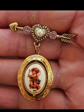 1995 Avon "Cherished Moments" Cupid Gold Tone With Rhinetones Locket Pin Brooch